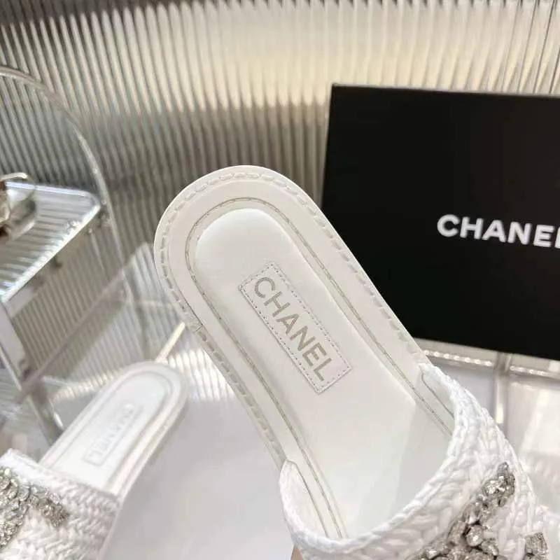 👟👟Ex-factory price 520👟👟 [Ready stock] 𝐂𝐡an𝐞𝐥 23 hot items! bing bing 23 early spring vacation series, the most beautiful rhinestone woven slippers, everyone is crazy to stock up, they are all crazy, it is really long grass, leisurely charm, close your eyes and enter the series!  💭Color: Black/Apricot/White 💭Upper: The upper is made of imported raffia and is fully hand-woven and very comfortable! The hand-made diamond jewelry is sparkling enough 💭Inner pads: imported sheepskin lining and pads 💭Outsole: genuine leather outsole (complex leather outsole with ten grooves and stitching, very particular about material workmanship) 💭Code number: 35-42 (41 and 42 are custom-made and cannot be returned or exchanged)